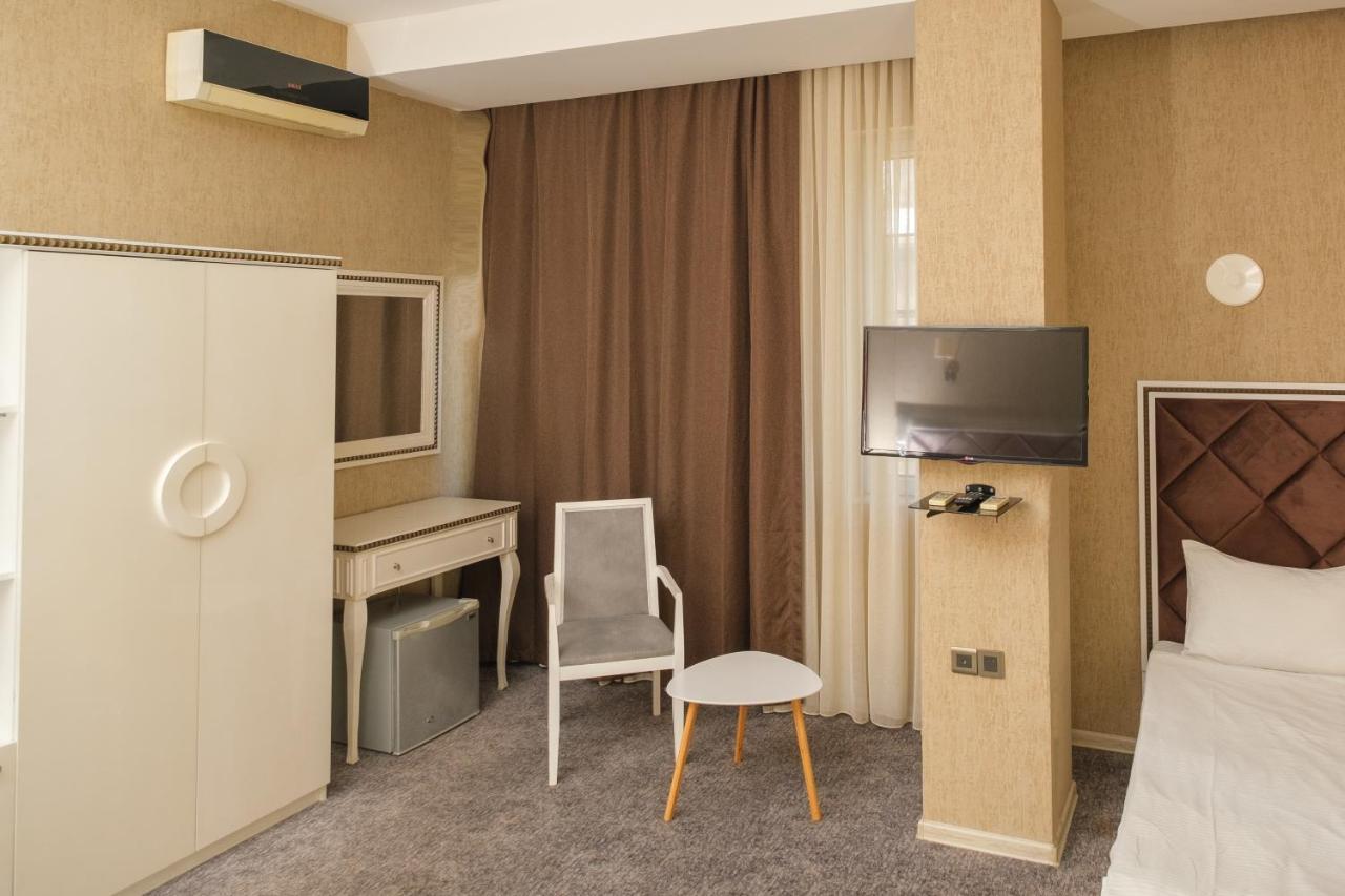 Maestro Hotel Bakoe Buitenkant foto