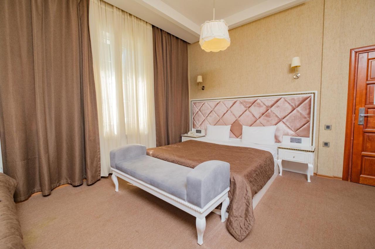 Maestro Hotel Bakoe Buitenkant foto