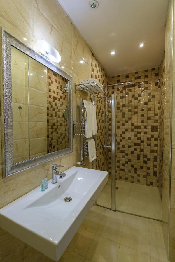 Maestro Hotel Bakoe Buitenkant foto