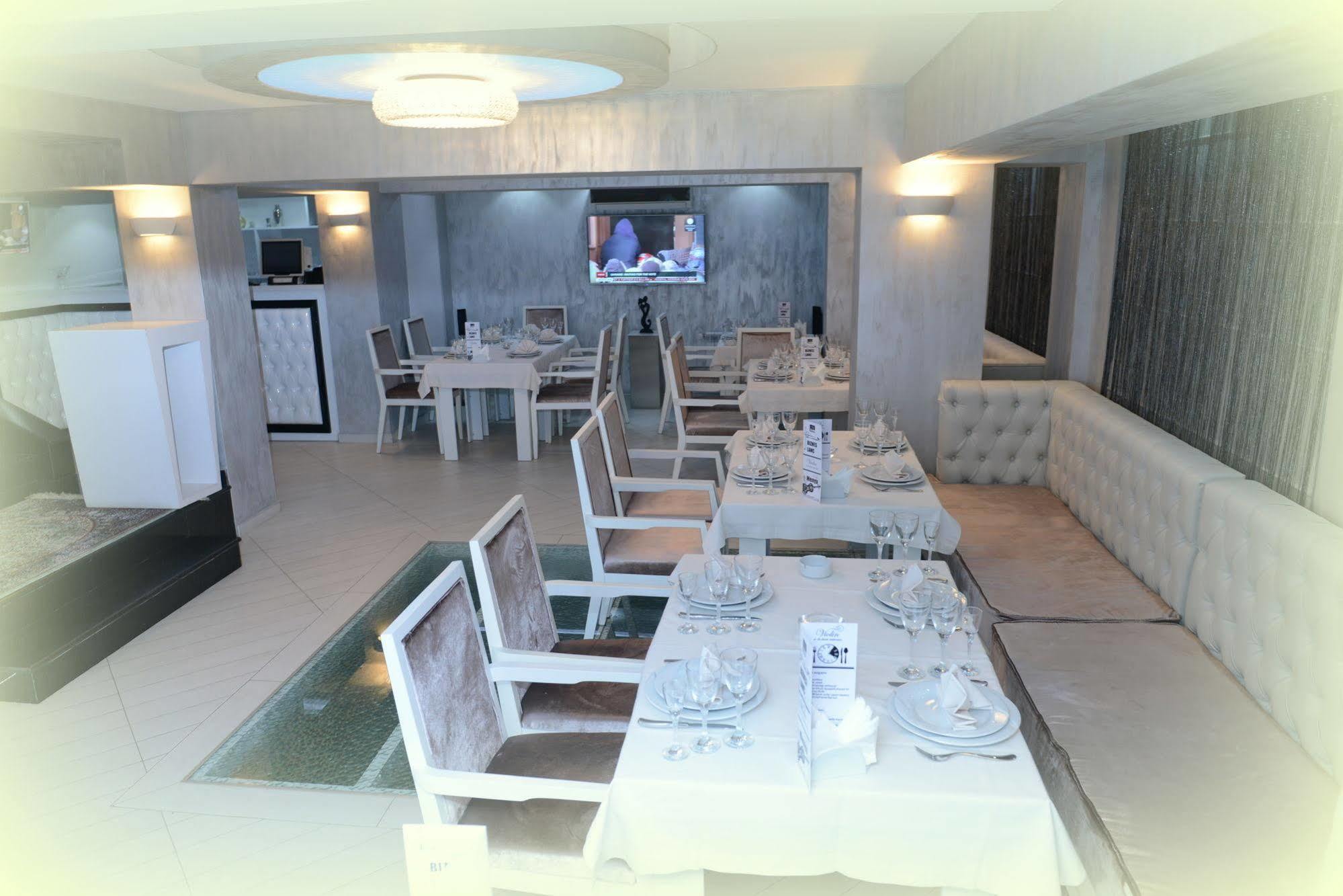 Maestro Hotel Bakoe Buitenkant foto
