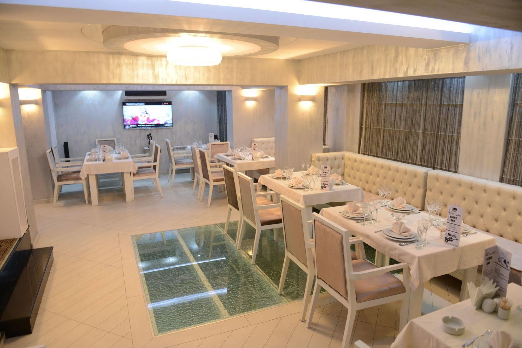 Maestro Hotel Bakoe Buitenkant foto