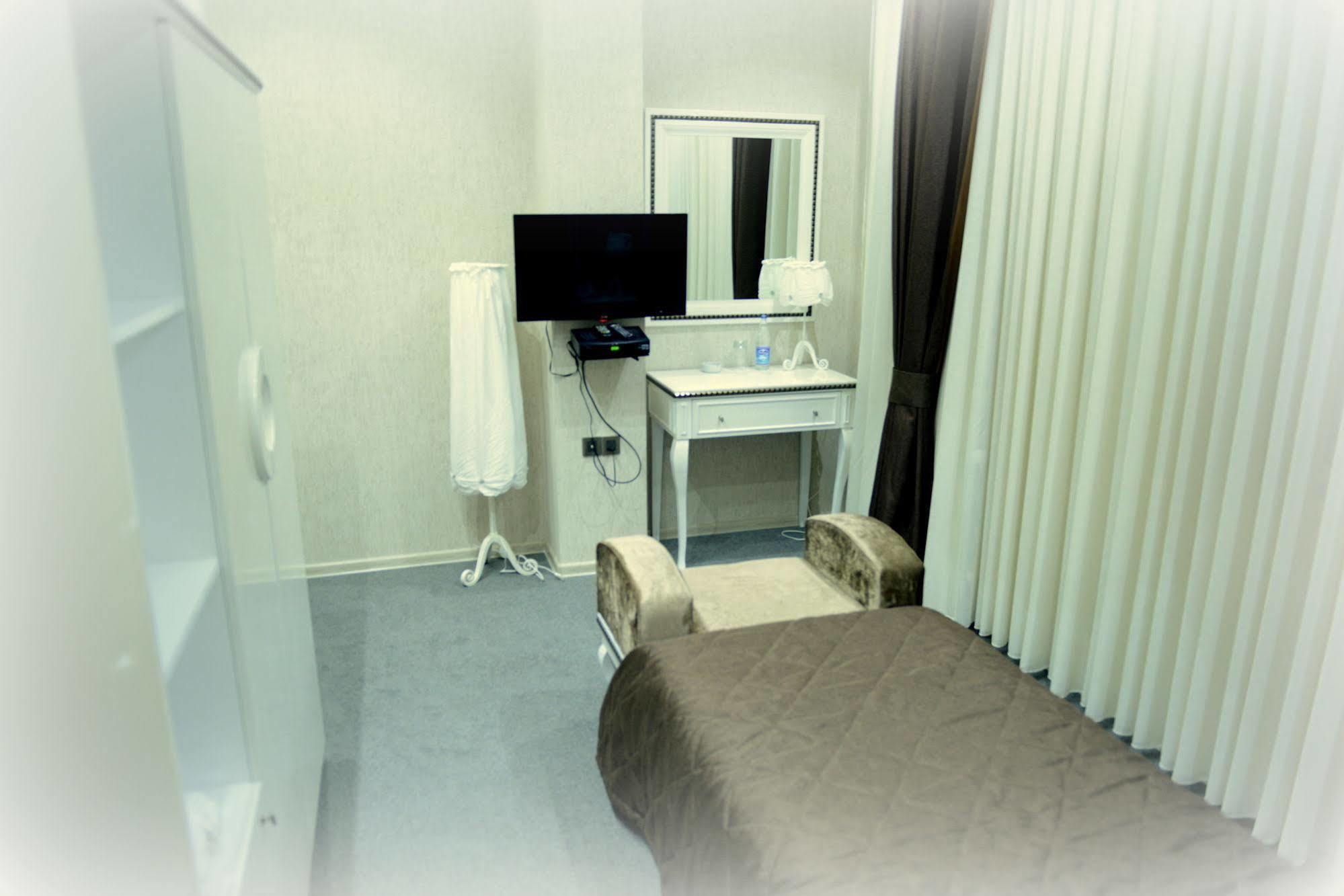 Maestro Hotel Bakoe Buitenkant foto