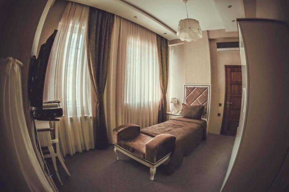 Maestro Hotel Bakoe Buitenkant foto