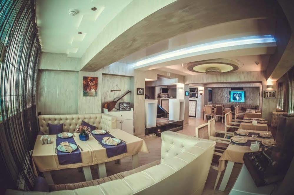 Maestro Hotel Bakoe Buitenkant foto