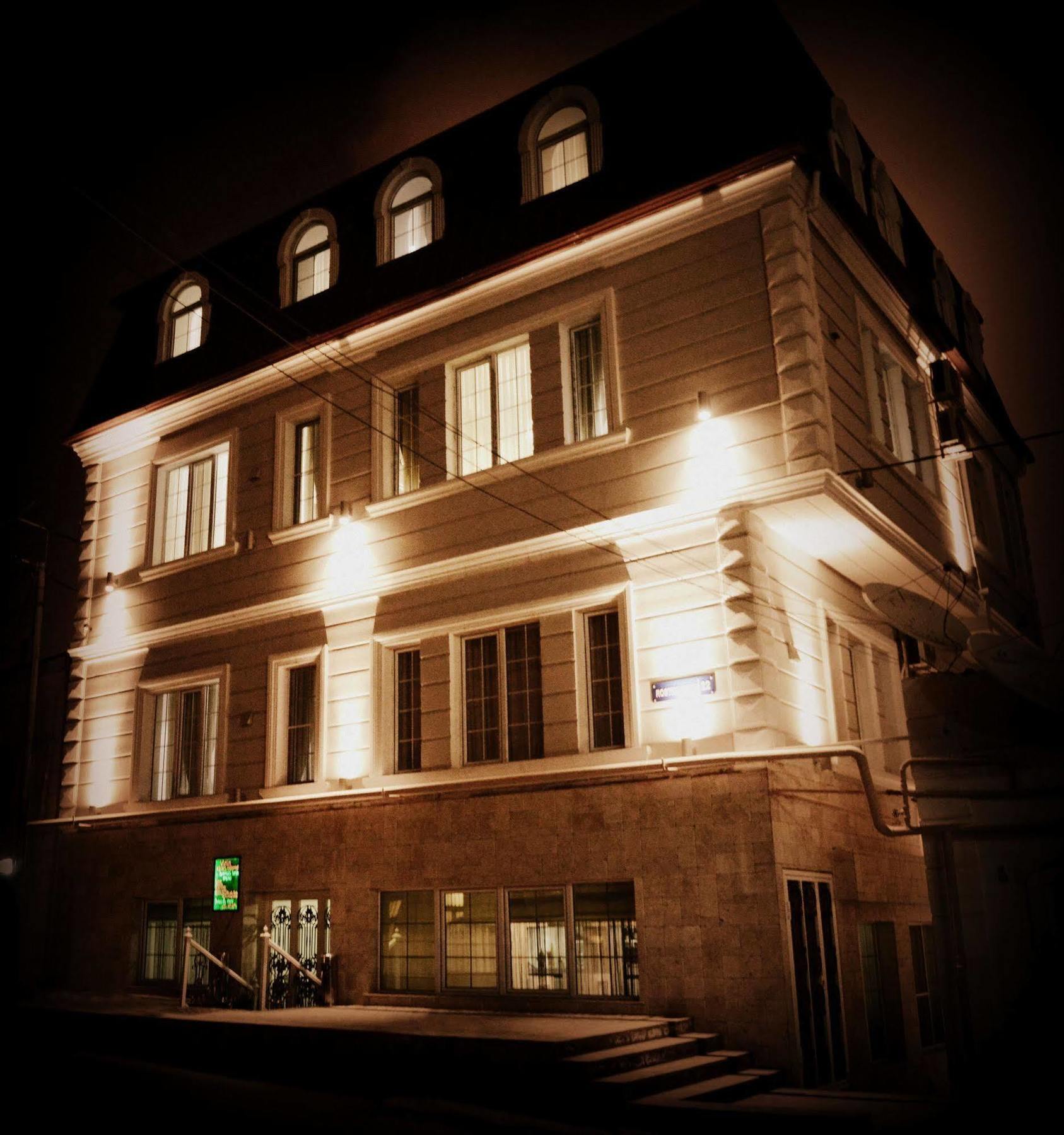 Maestro Hotel Bakoe Buitenkant foto